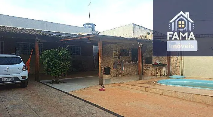 Linda casa com 3 quartos, sendo 1 suite, portão eletrônico, cerca elétrica, câme...