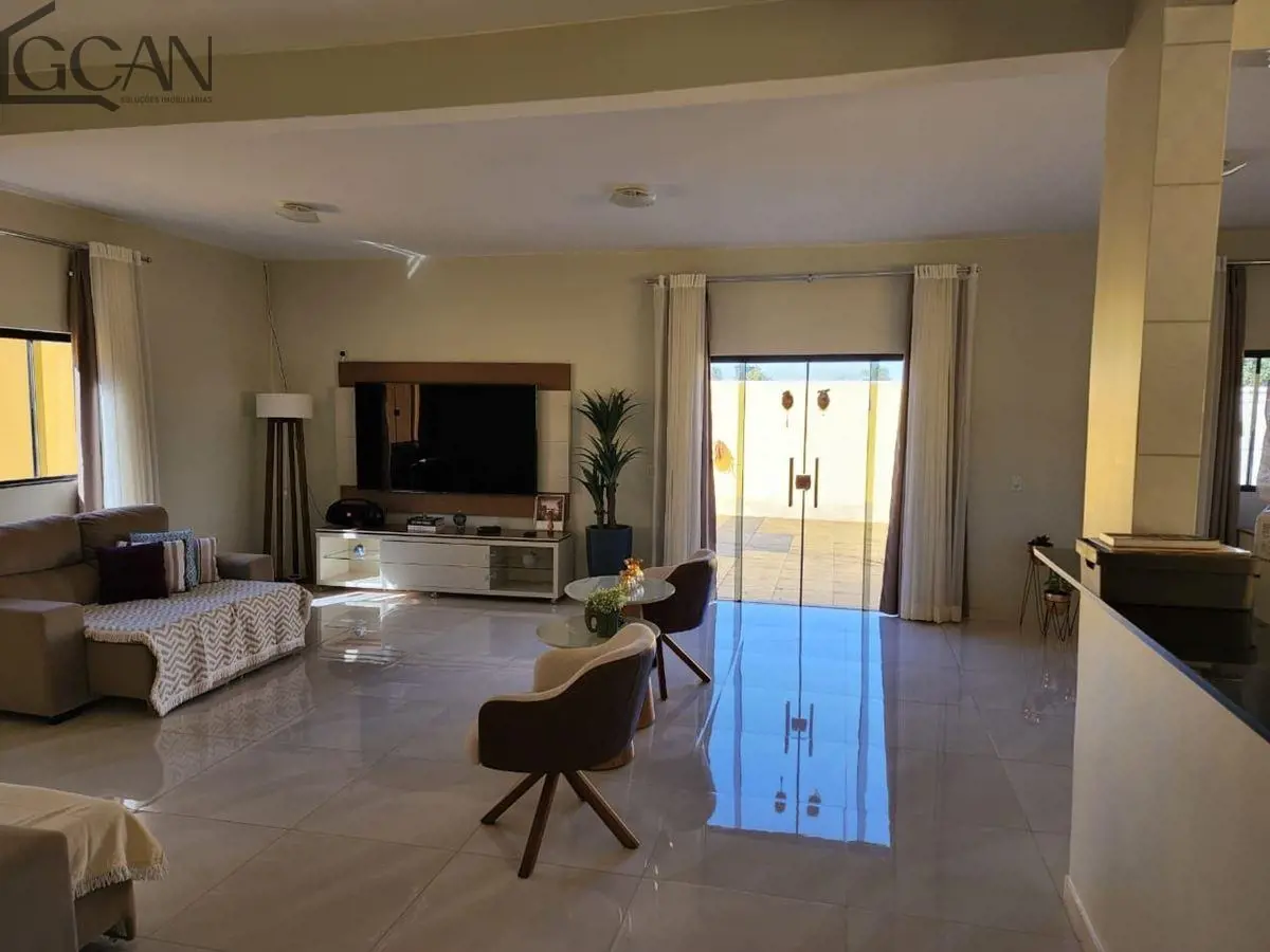 Patricia Castro vende:INCRA 9 - DF 180 - CASA TÉRREA COM ÁREA GOURMET , LOTE 800...