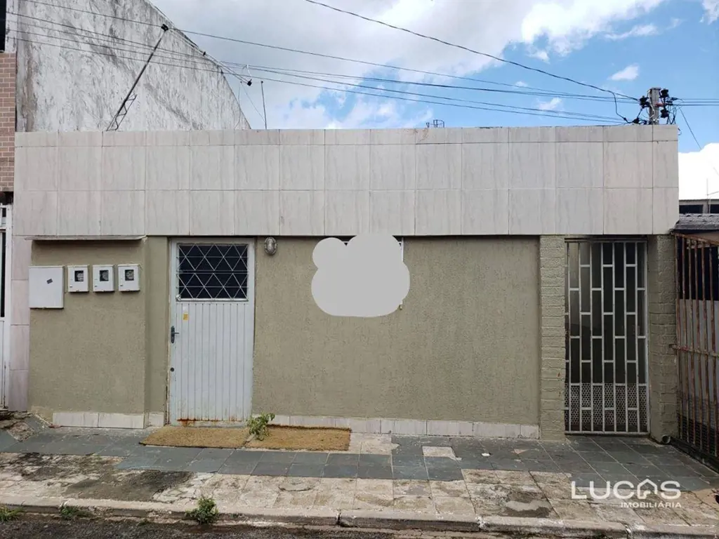 Descrição- Todos os imóveis alugados, totalizam uma renda de: R$2.700,00 Lote co...