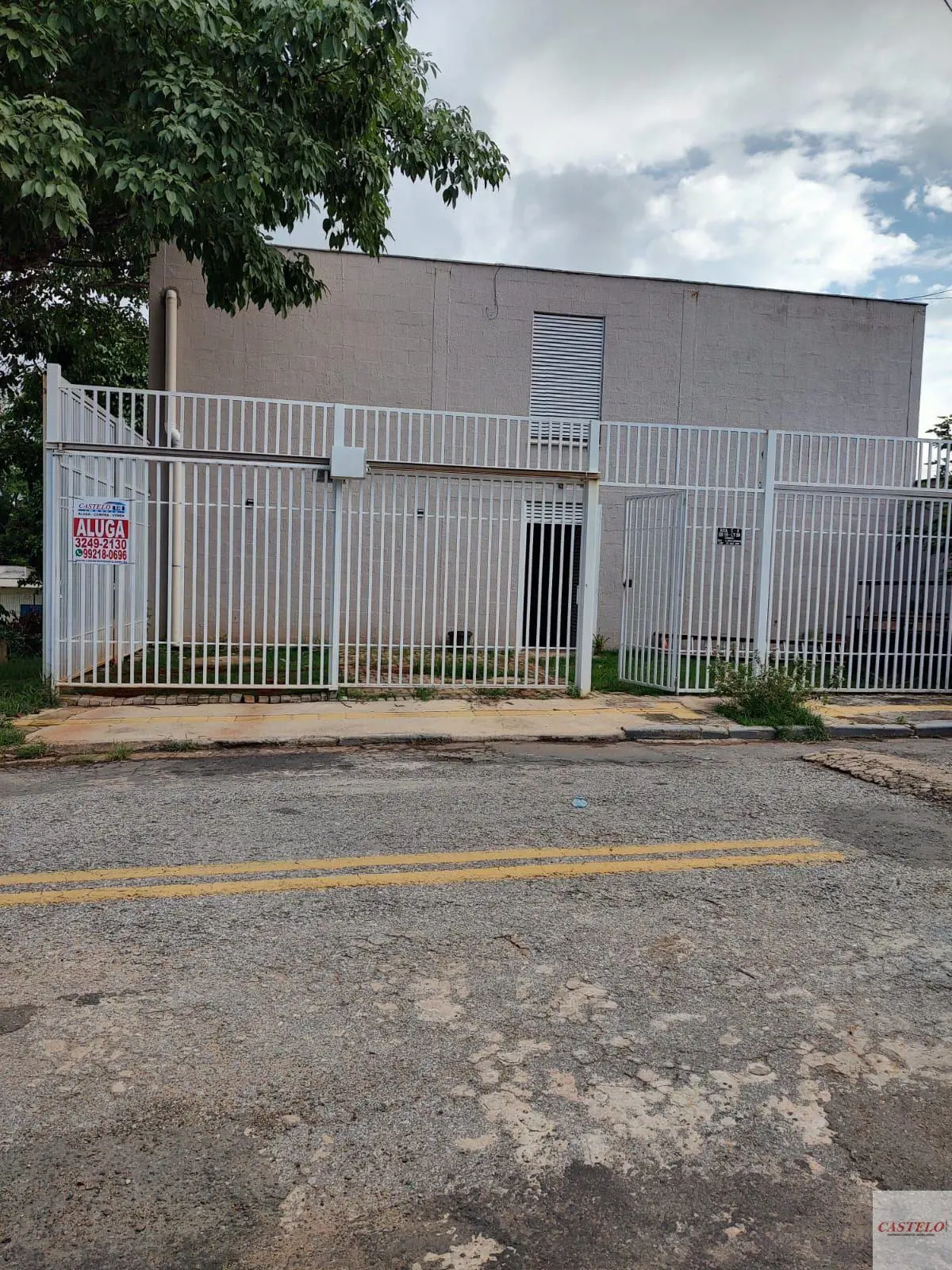 Imóvel Comercial com possibilidade de adaptação para vários tipos de comércios, ...