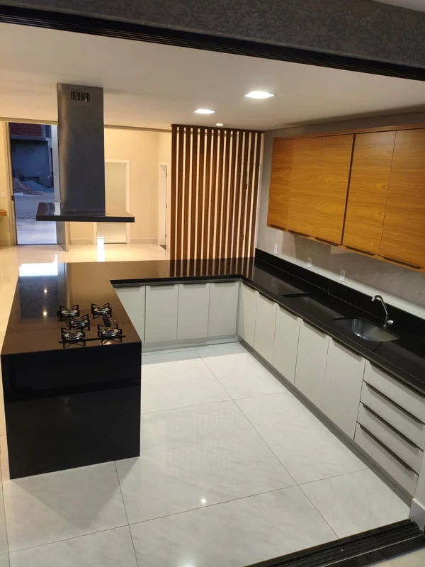 Excelente casa!Segunda locação!!!Com arquitetura moderna e acabamento de alto pa...