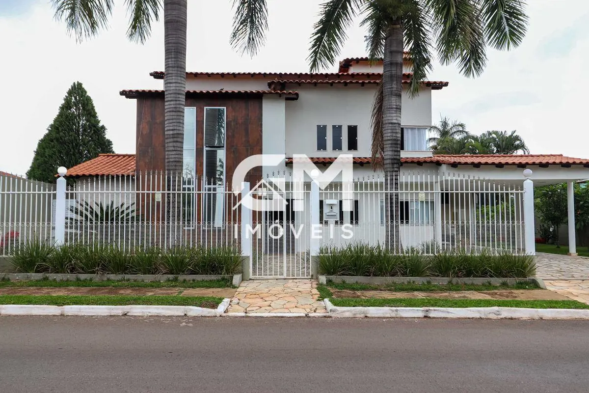 Área total: 480m²Área construída: 1000m²Ótima casa de dois pavimentos com 05 qua...