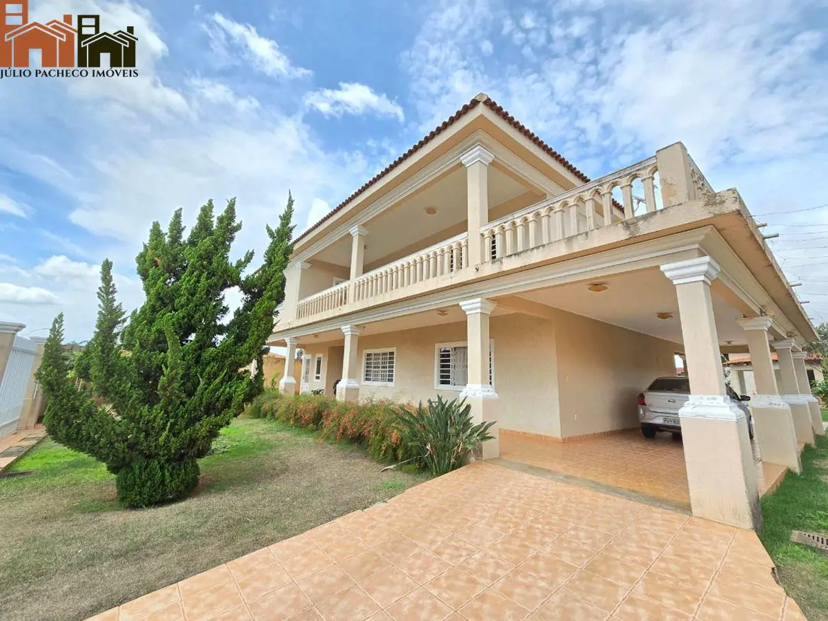 Júlio Pacheco Imóveis, vende esta excelente casa residencial em condominio fecha...