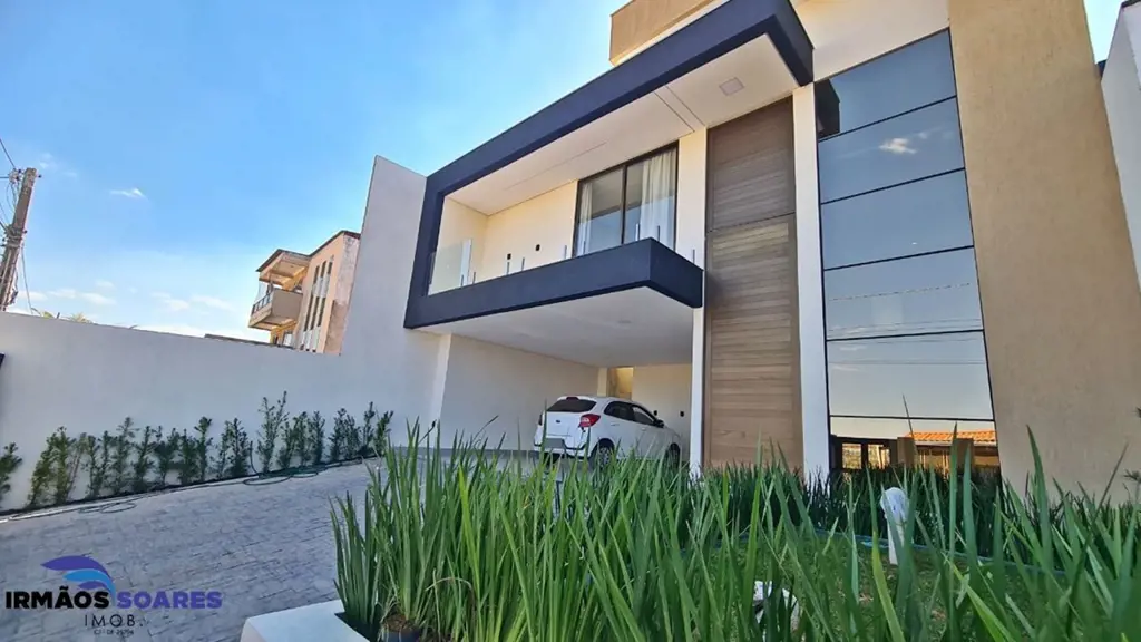 Casa em condomínio, Parte superior distribuída em 3 suítes, 2 suítes com closet,...