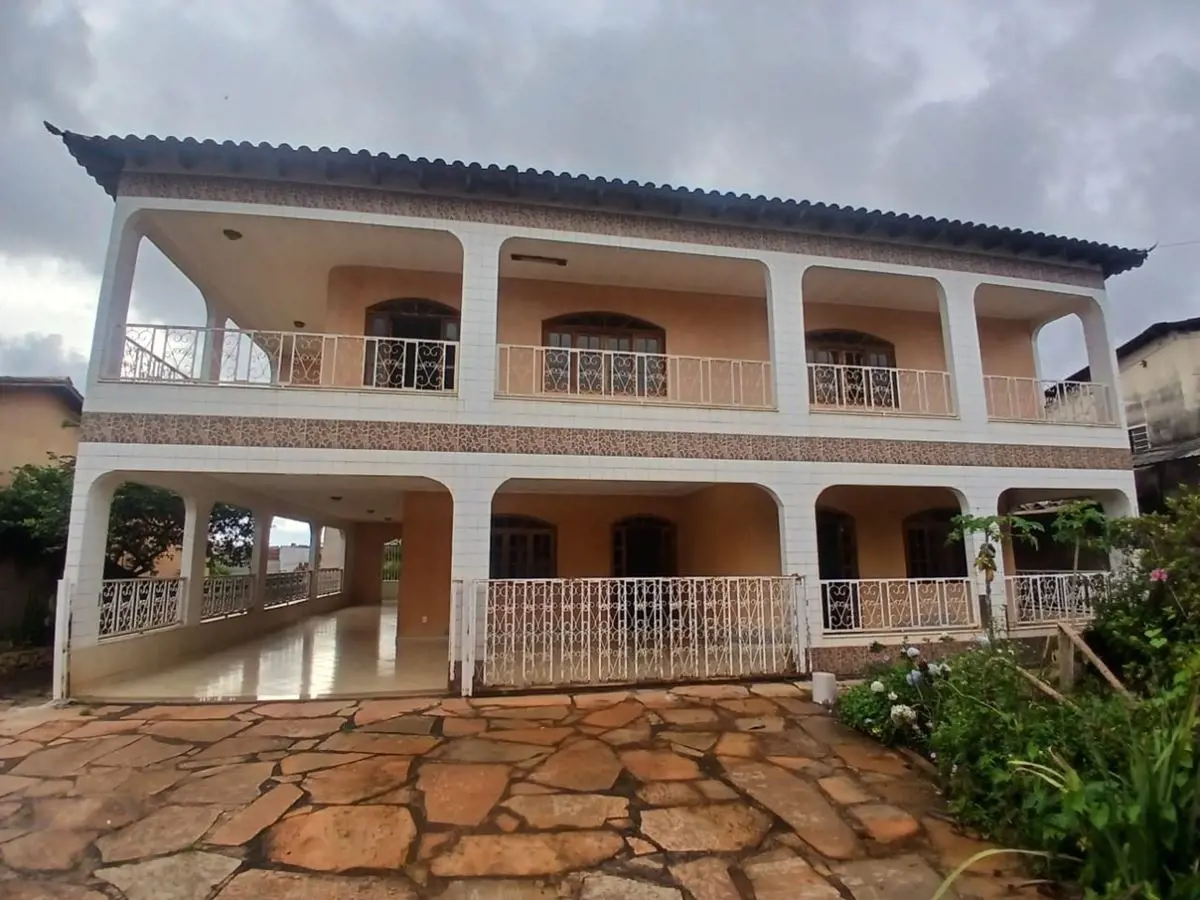 Descubra um sobrado exclusivo na Quadra 3 Conjunto 12, Vicente Pires, DF, perfei...