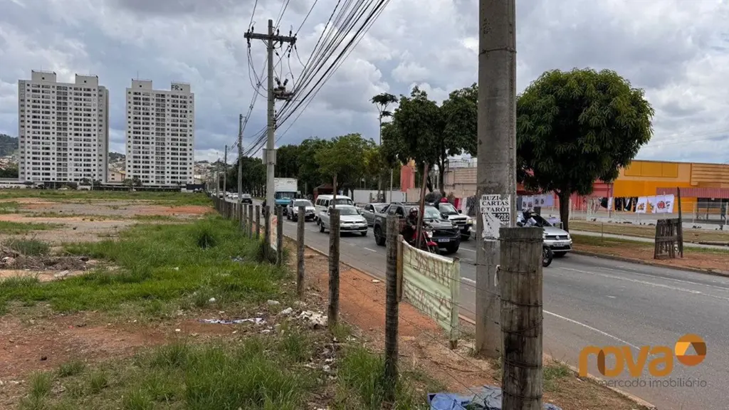 Área Comercial para incorporação, no Bairro Goyá,frente para Avenida Leste Oeste...
