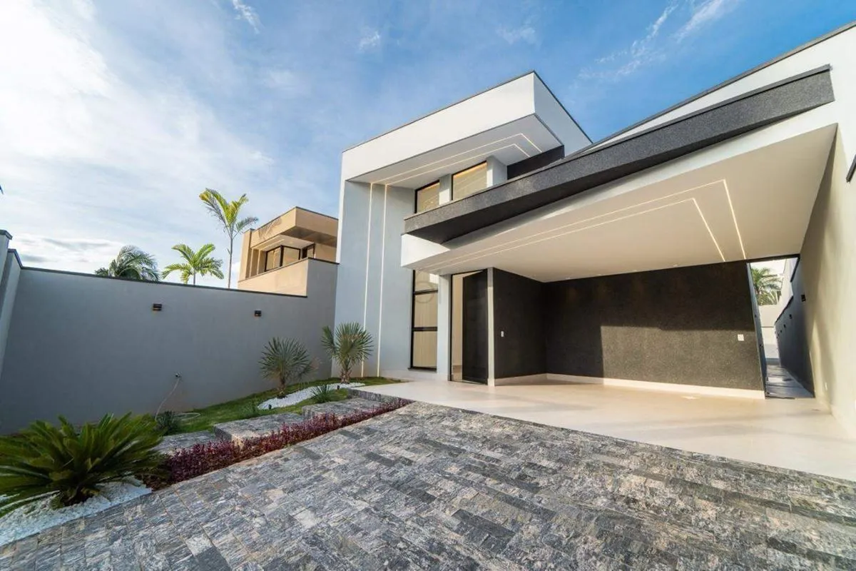 Apresentamos uma residência de alto padrão, em uma das localizações mais cobiçad...