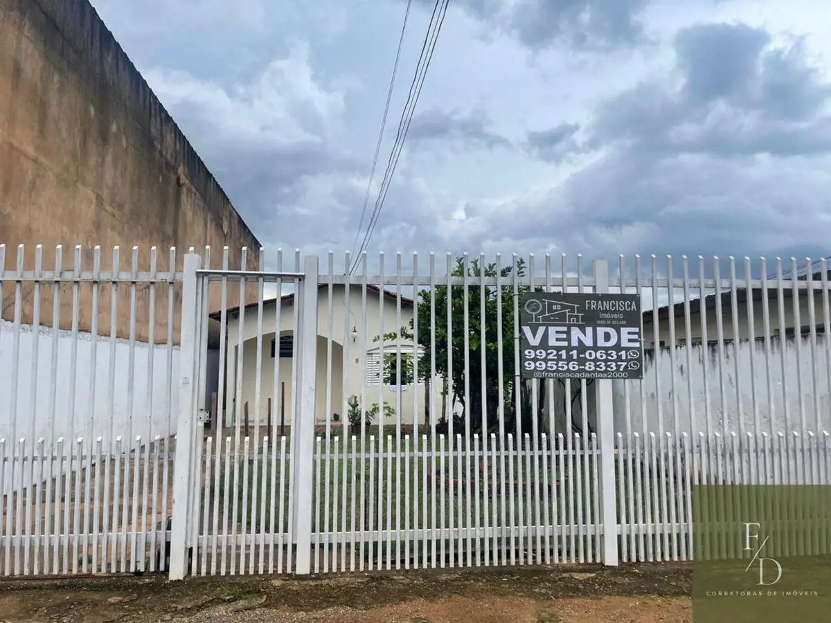 Casa Térrea com laje!!casa com 02 quartos sendo um suíte, sala , cozinha , banhe...