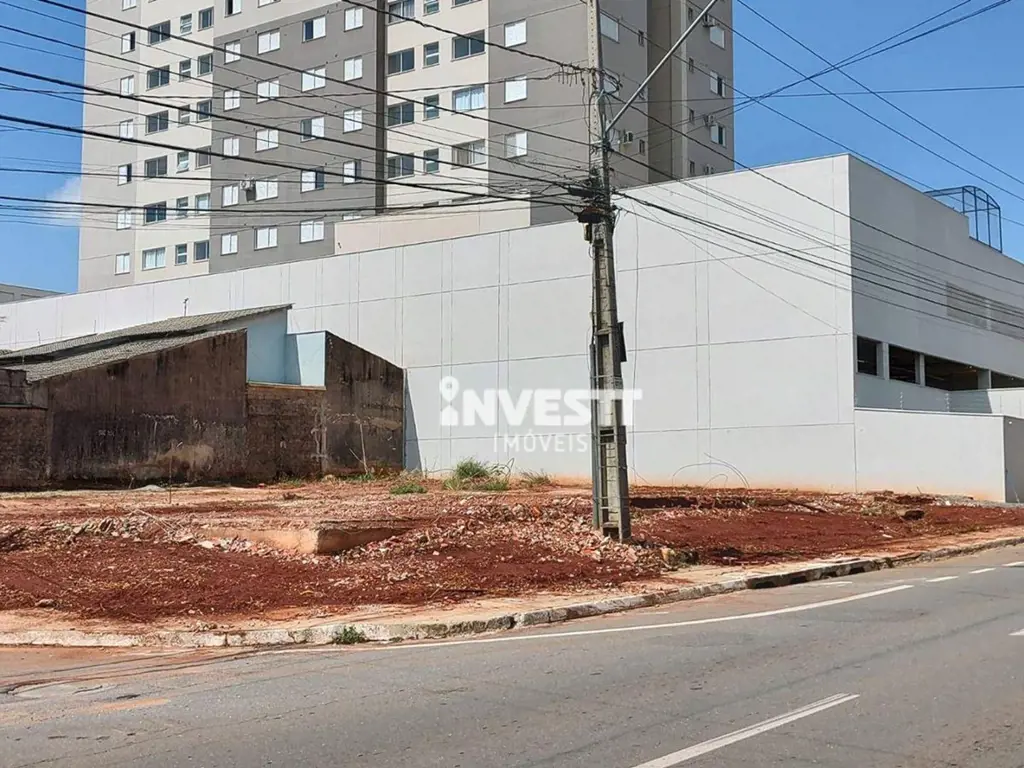 Cód: 6222012 lotes com área total de 850m², na avenida Independência, entre o pa...