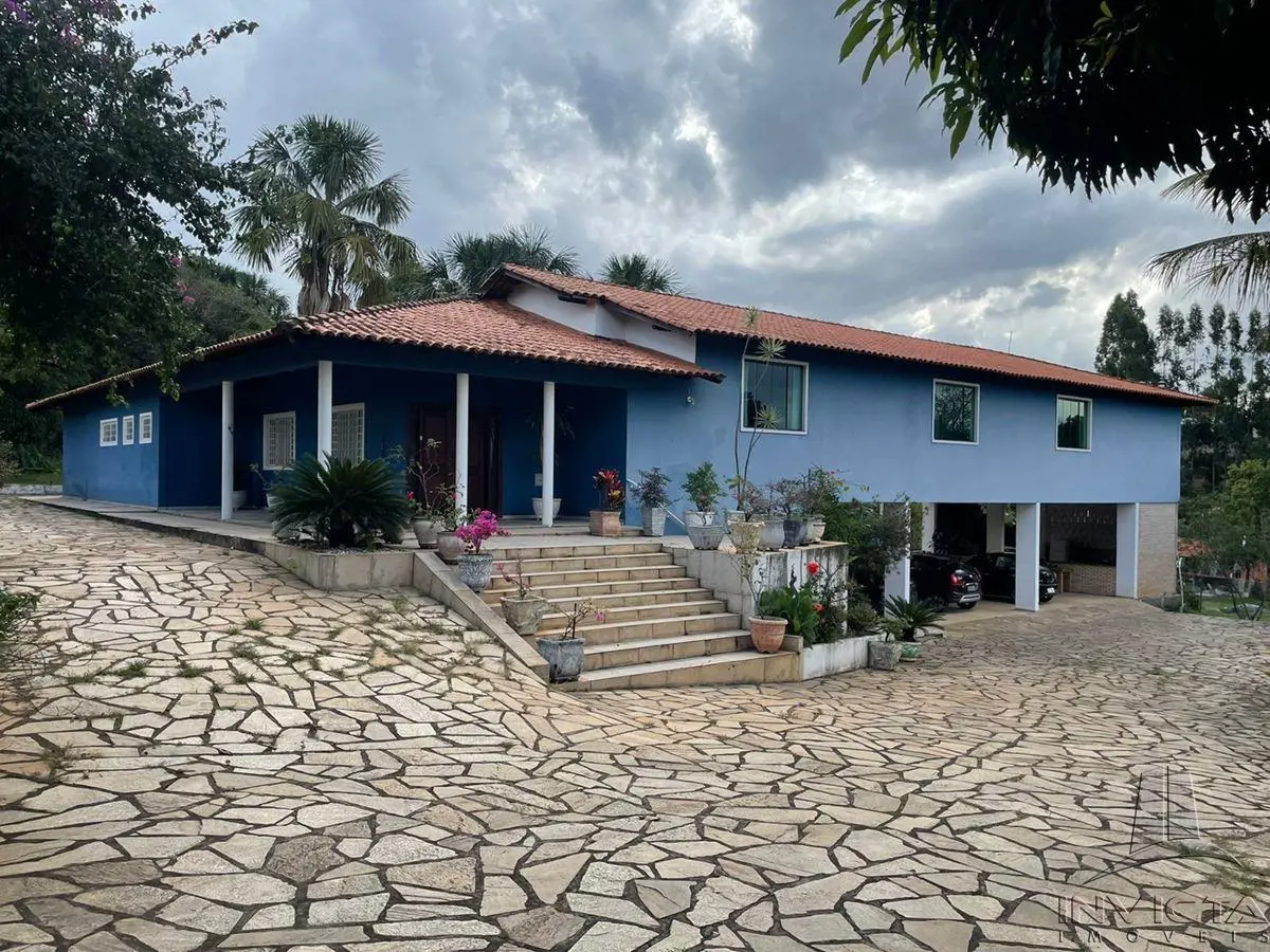 Casa em arniqueiras em condomínio fechado com três entradas, Residencial Filadél...
