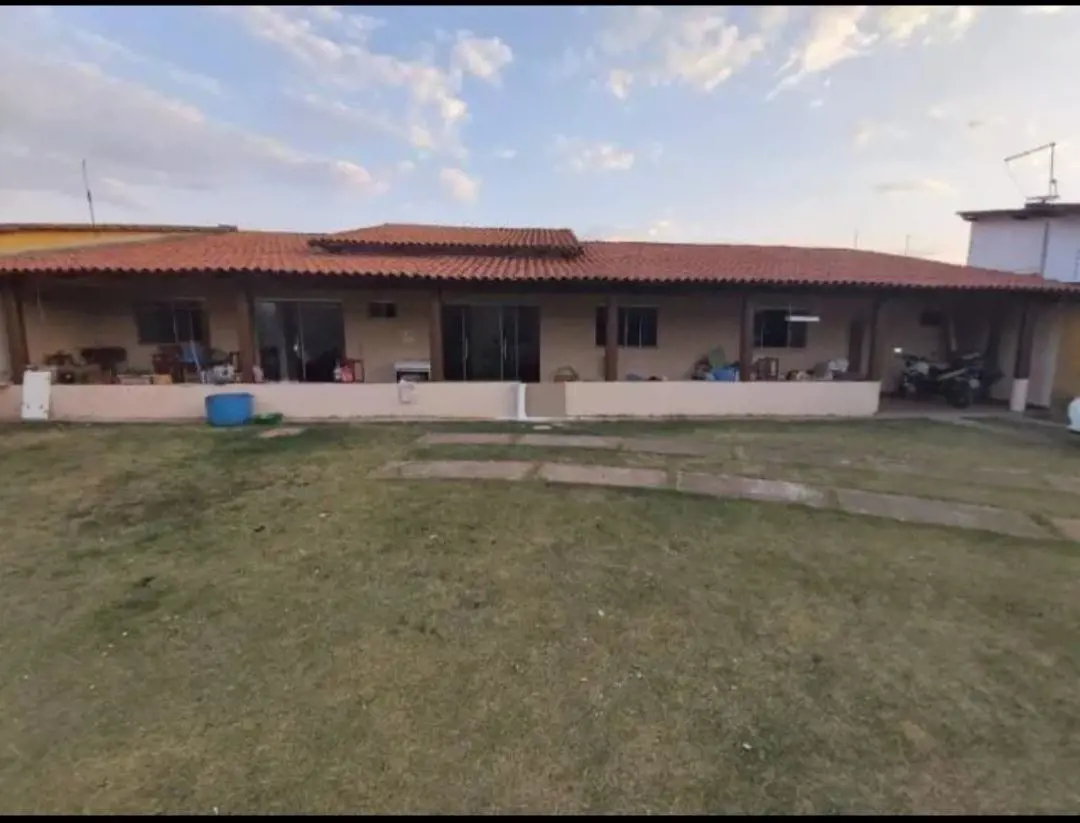 * A&M IMÓVEIS VENDE EXCELENTE CASA* CASA COM LOTE GIGANTE MEDINDO 630m2* 02 QUAR...