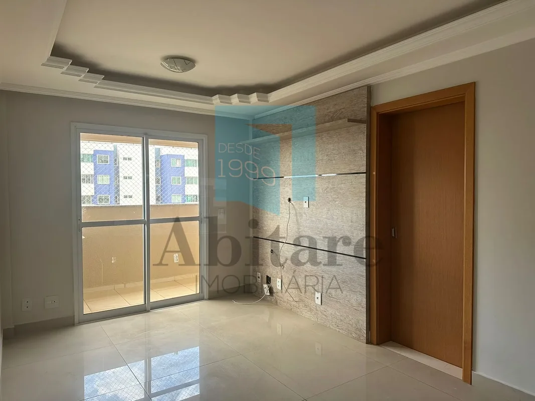 Apartamento com 03 quartos, sendo 01 suíte e 02 semi suítes;Completo em armários...