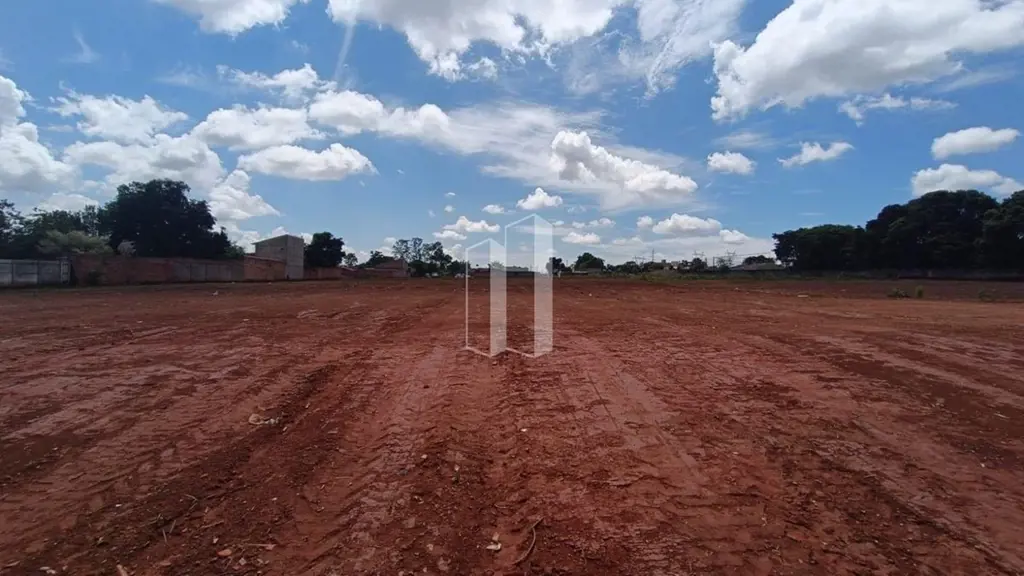 Área Comercial  e Industrial de 10.400m² na Chácara São Pedro em Aparecida de Go...