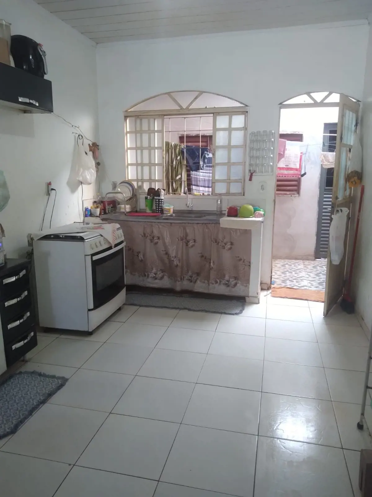 VENDE SE IMÓVEL COND. POR DO SOL ( Rua do Super. Bistecão)VALOR R$ 185MIl ?Cômod...