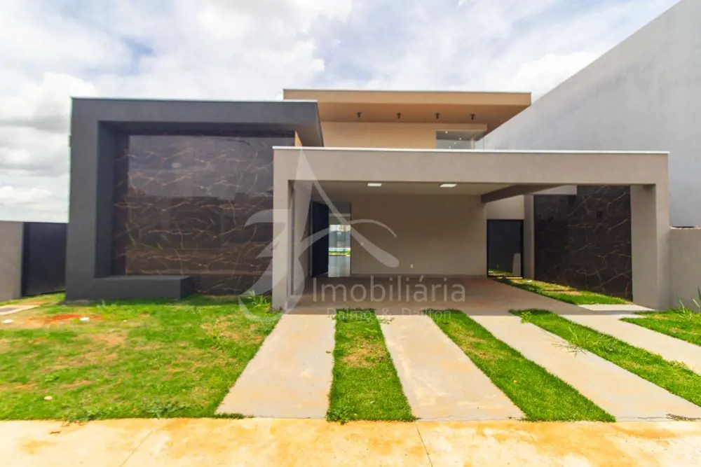 VENDA/ALUGUELCasa Térrea no Condomínio Le Jardin I - Jardim Botânico.Esta residê...