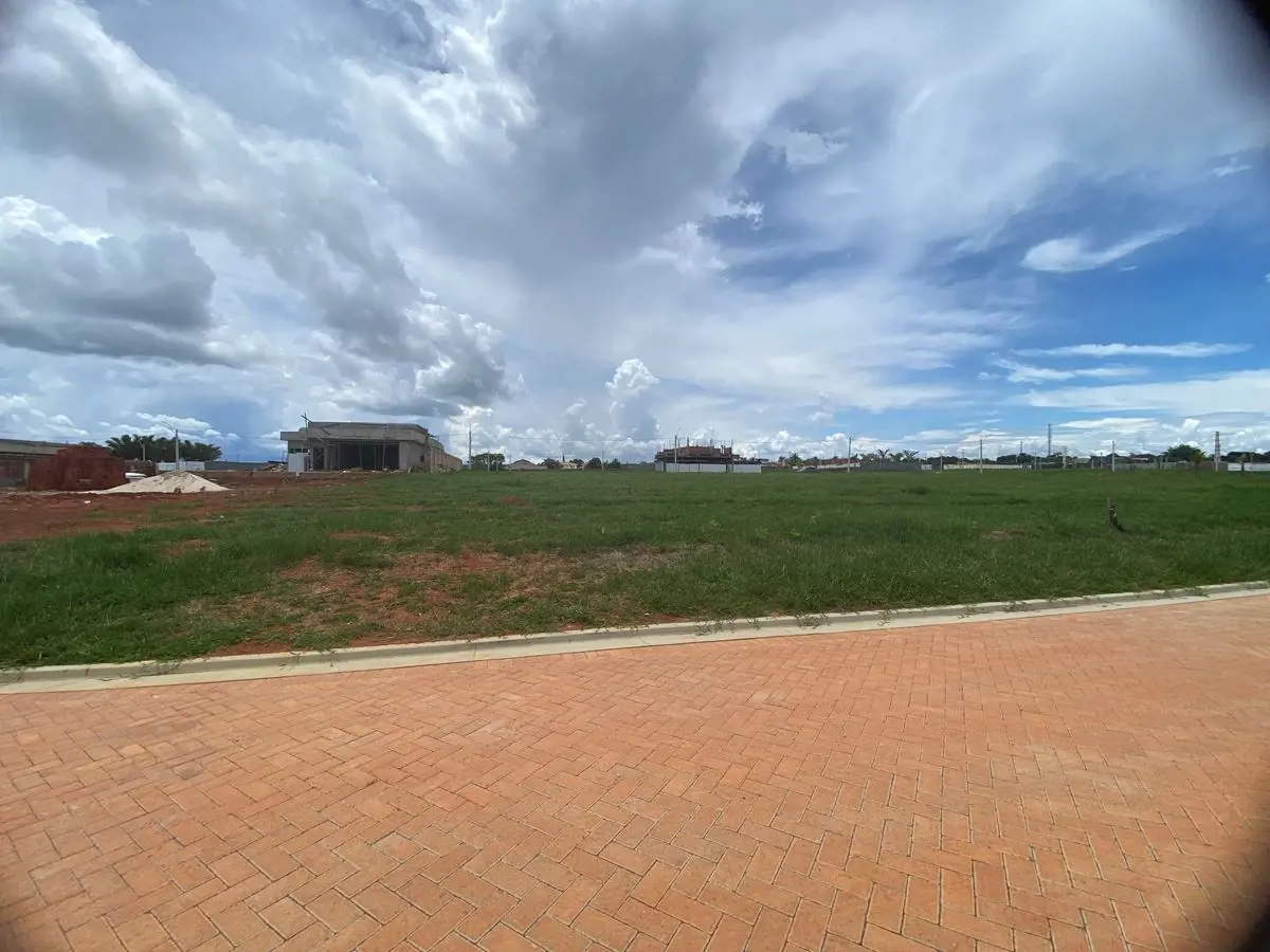 VENDO LOTE RESIDENCIAL JARDIM GENEBRA - ESCRITURADOLote bem localizado com toda ...