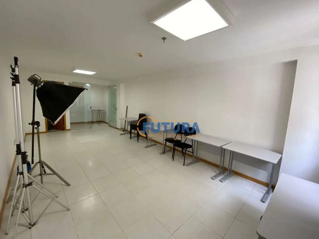 FUTURA NEGÓCIOS IMOBILIÁRIOS disponibiliza para LOCAÇÃO:Excelente Sala Comercial...