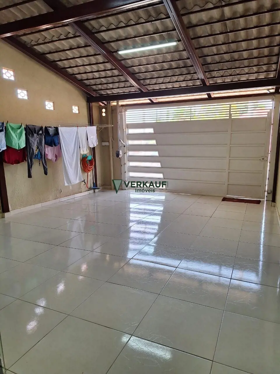 Se você está buscando uma casa ampla e bem localizada, esta residência no bairro...