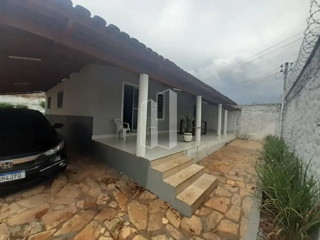 Excelente casa e bastante espaçosa para locação de 3/4 com suíte. Casa sozinha n...