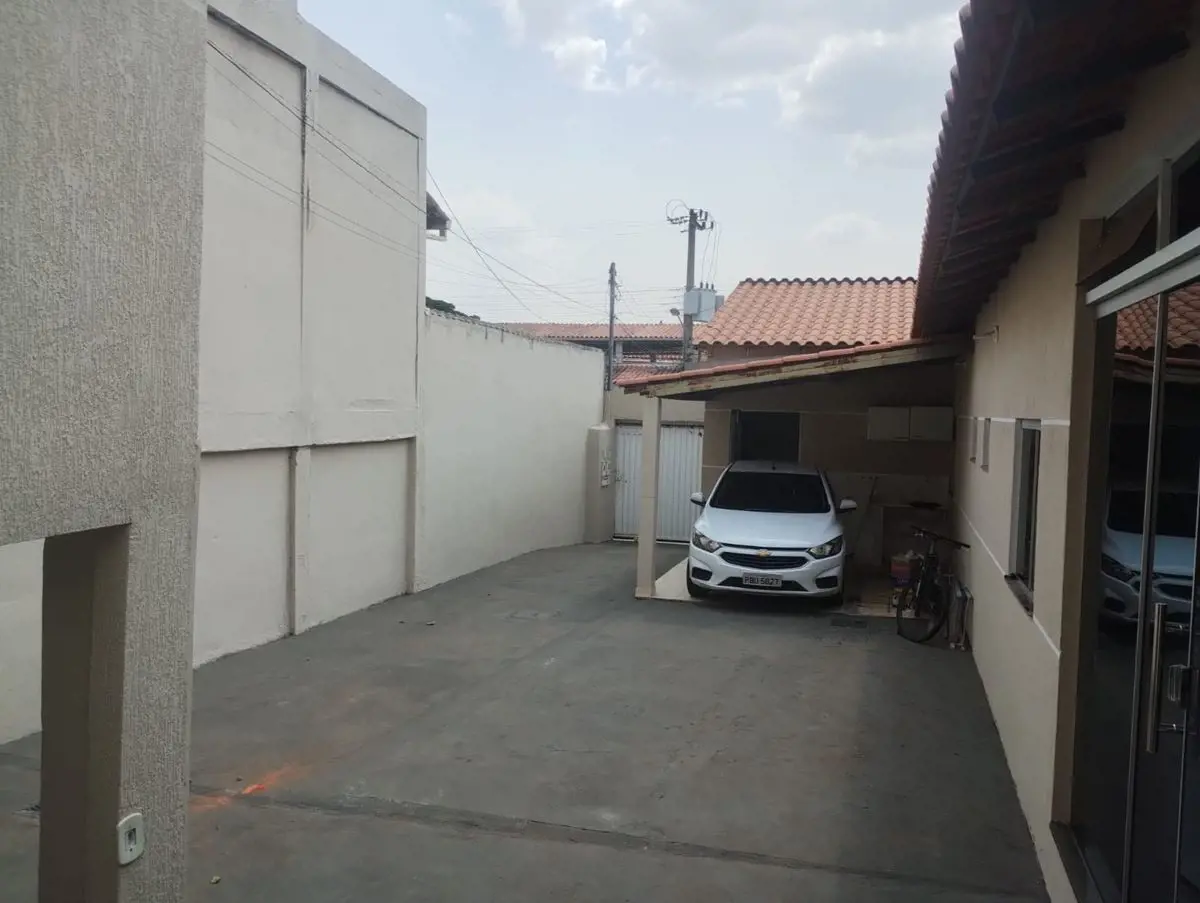 EXCELENTE CASA COM CASA DE APOIO CASA DE APOIO-Garagem para 4 carros-Cozinha (Sa...