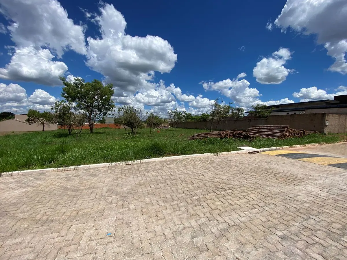 >>Vendo excelente lote no condomínio Privê Morada Sul Etapa C, na rua da portari...