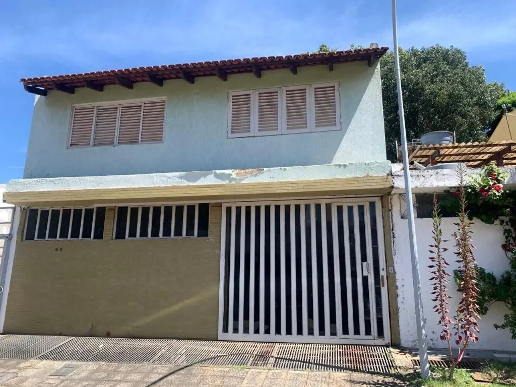 Casa á Venda na SHIGS 704. Casa com 480,00m², composta por 03 pavimentos e subso...