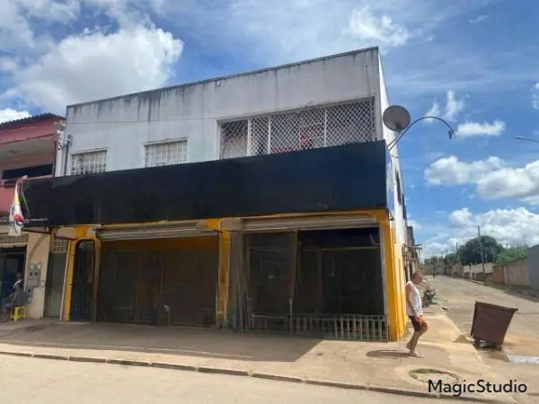 PRÉDIO COM RENDA LOJAS E APARTAMENTOSLIGUE E CONFIRA ! 20/11/24