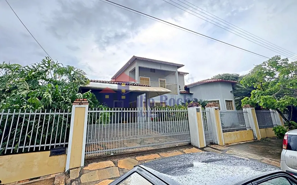 JULIO ROCHA IMOBILIÁRIA VENDE!LINDA CASA AMPLA, EDIFICADA EM LOTE DE 800 M² NO C...