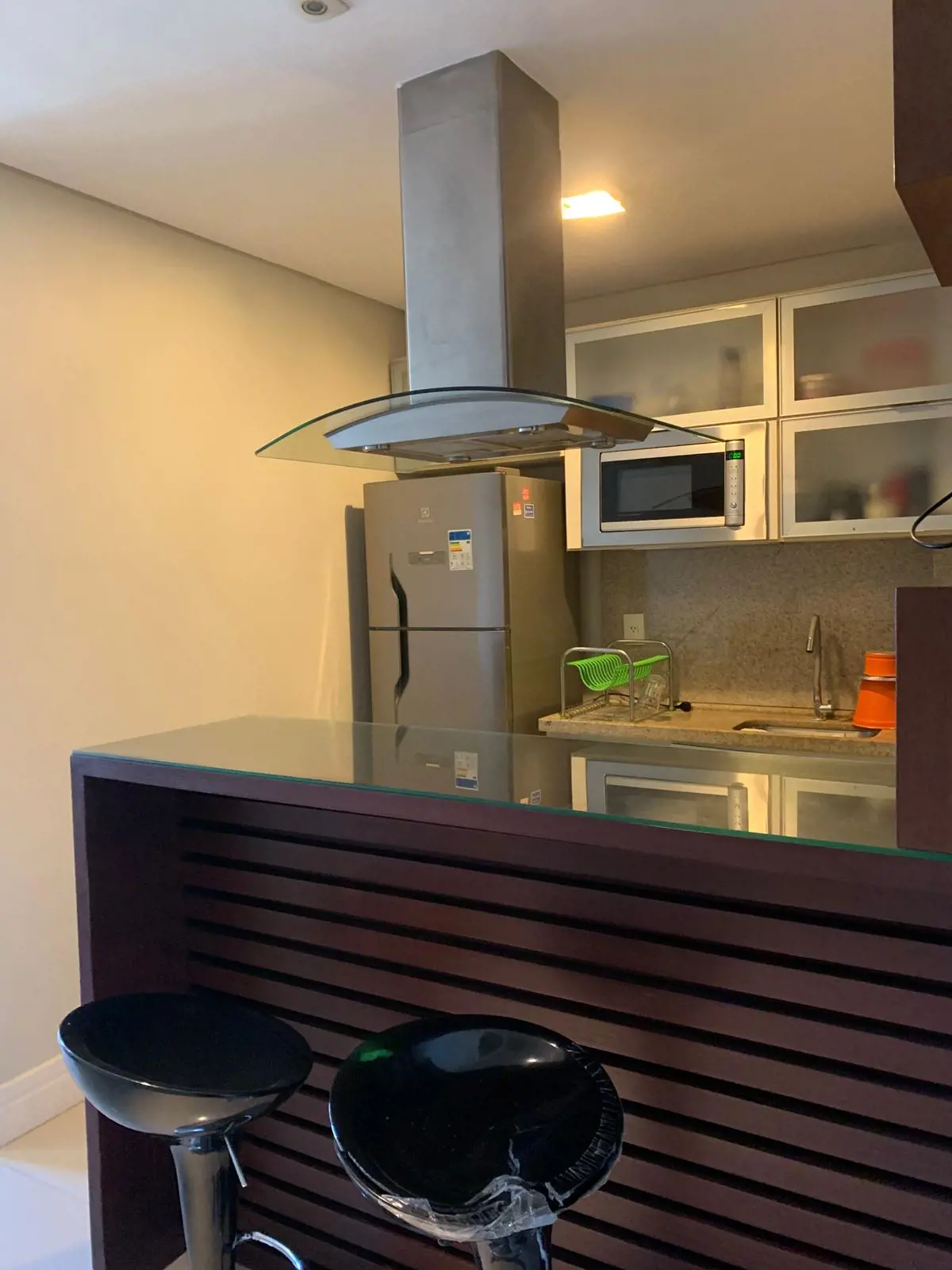 R$ 2.300,00 COM DESCONTO DE PONTUALIDADE R$ 2.200,00-IMÓVEL MOBILIADO--Sala (sof...