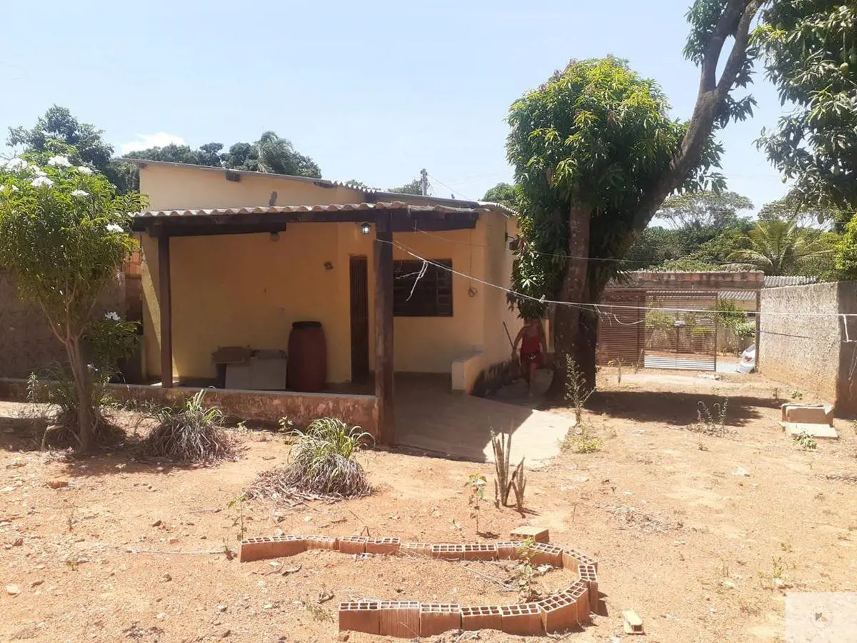 1 quarto;Sala;Cozinha americana;Banheiro social;Lote vazado, todo murado.Bairro ...
