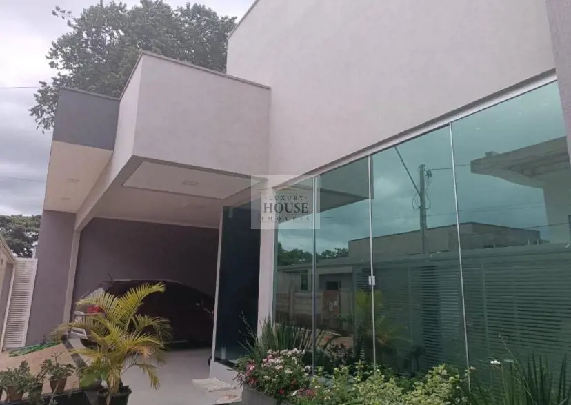 3 quartos sendo uma 1 suíte com closetPé direito duplo na salaCozinha americanaÁ...