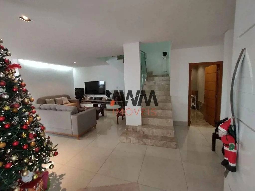 Sobrado com sala comercial a venda.- sala comercial com 60 M², possuindo 2 banhe...