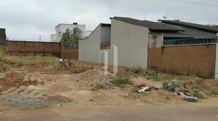 Lote bem localizado no Faiçalville  em quadra quase toda construída, com casas e...
