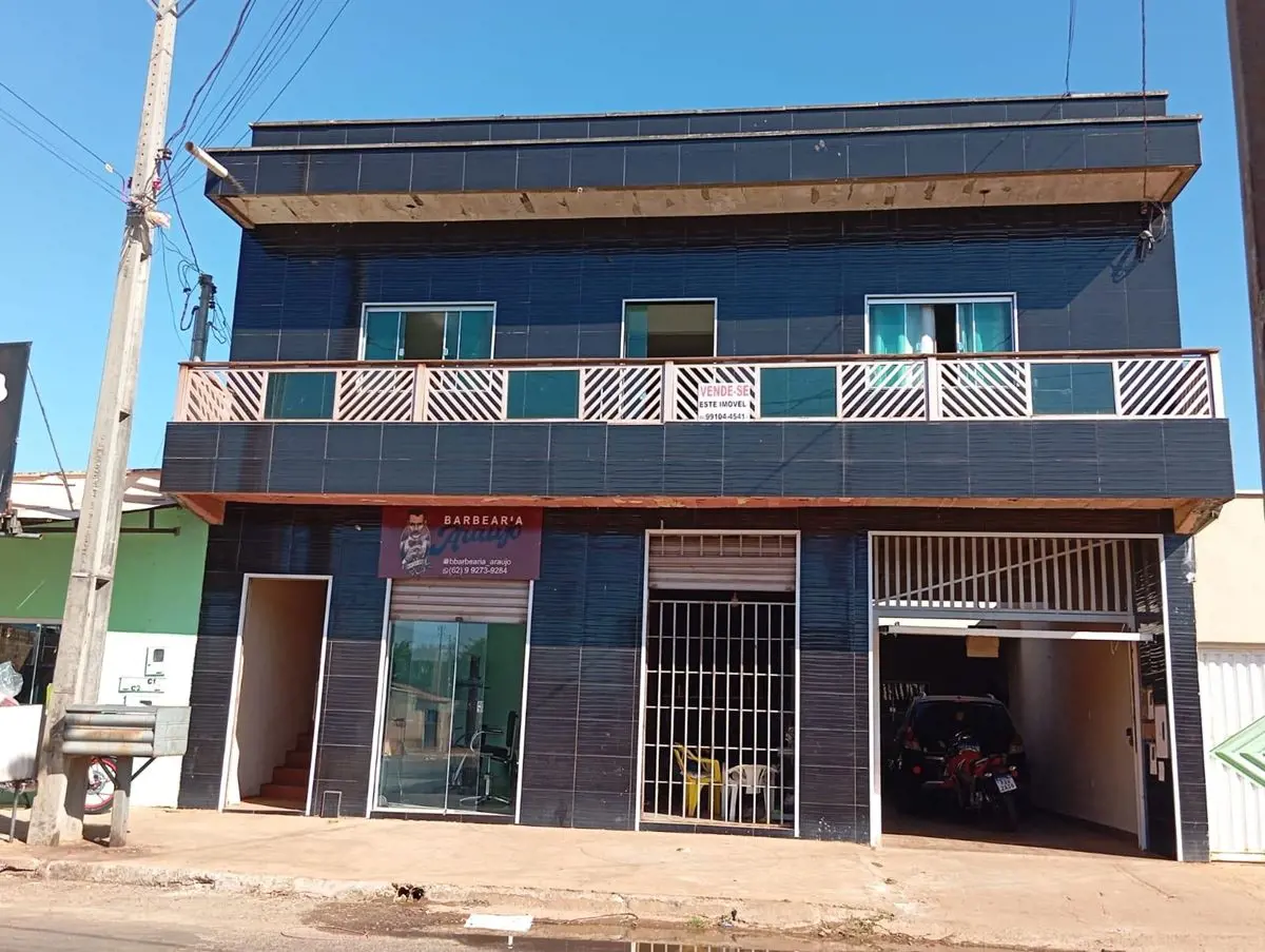 O imóvel contém uma CASA nos fundos com 3 quartos, sendo uma suíte com box, sala...