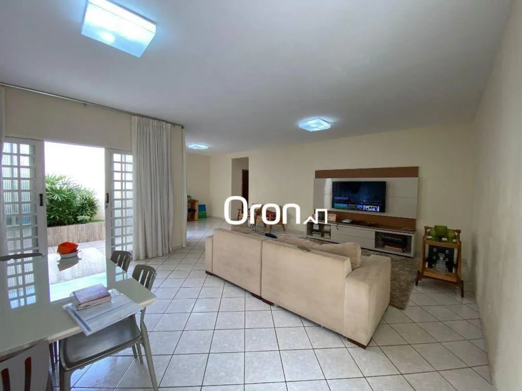 CÓDIGO DO IMÓVEL: CA1656LOCALIZAÇÃO:Em ótima localização, á poucos minutos do Pa...