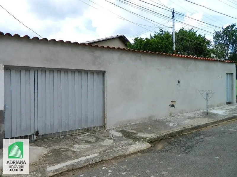 3 QUARTOS, SALA, BANHEIRO SOCIAL, COZINHA, AREA DE SERVIÇO COM: BANHEIRO, LAVAND...