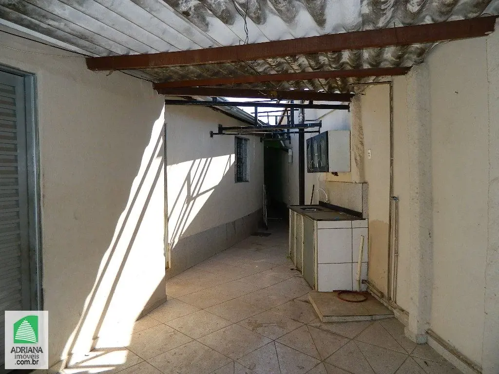 3 QUARTOS, SALA, BANHEIRO SOCIAL, COZINHA, ÁREA DE SERVIÇOS, VAGA DE GARAGEM. 27...