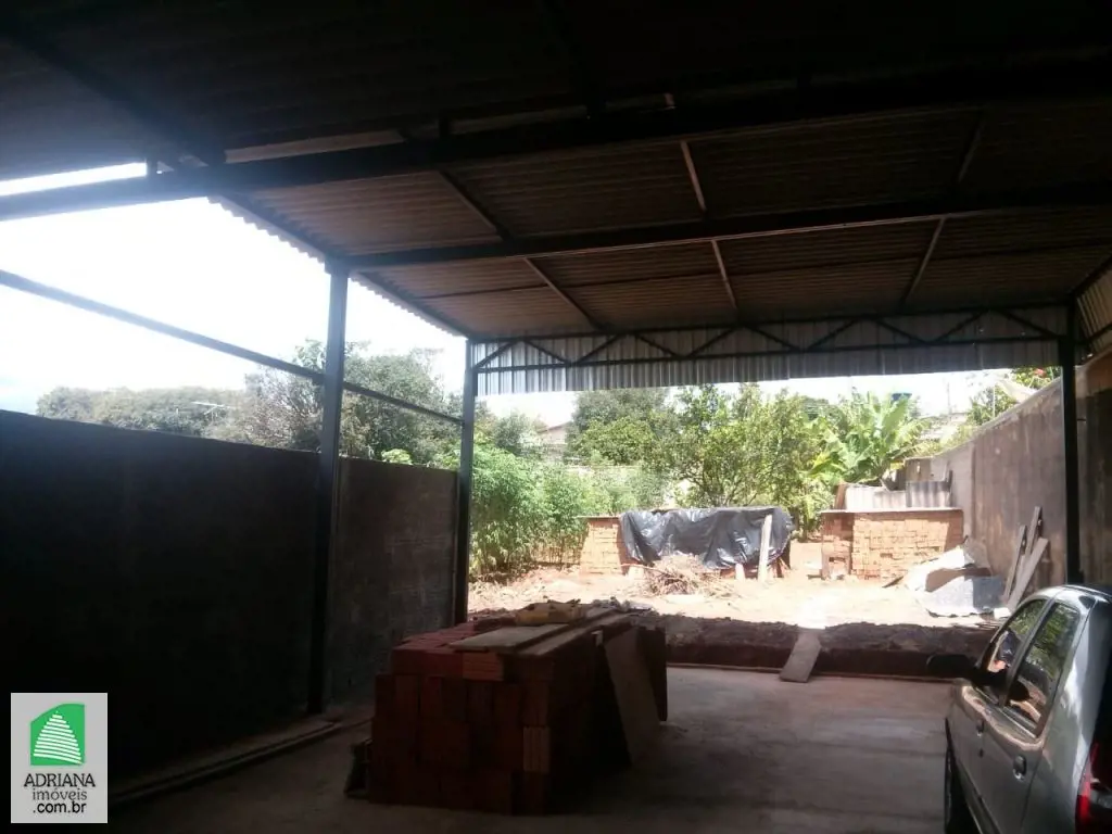 TERRENO COM ÁREA DE 400 MTS² SENDO 10 X 40 COM GALPÃO. 27/11/24