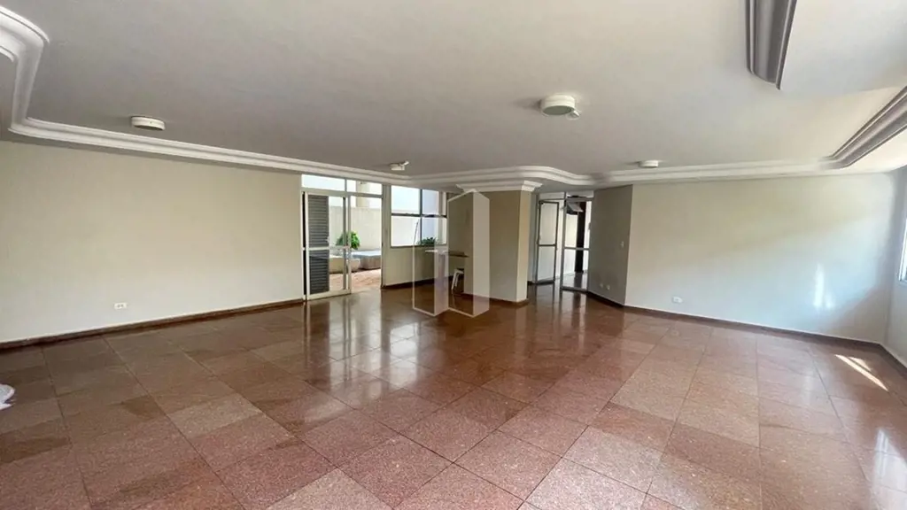Descubra o seu novo lar no coração do Setor Bueno, em Goiânia! Este espetacular ...