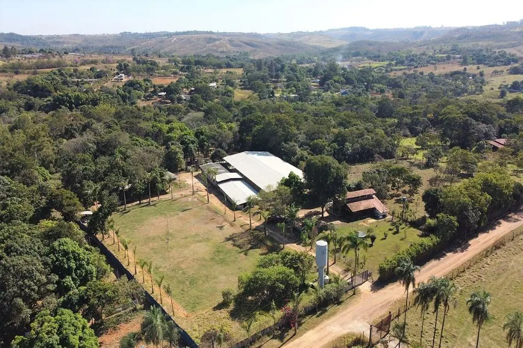 :: Haras escriturado no DF a 35 km do centro da cidade. Área: 2,5 hectares. Escr...