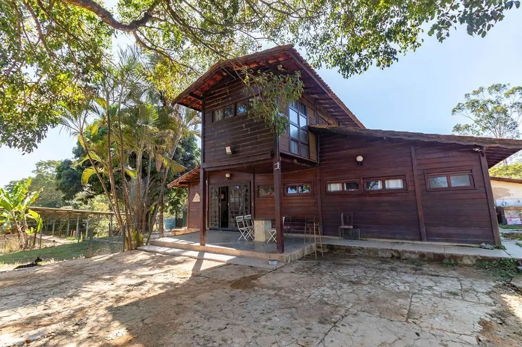 :: Haras escriturado no DF a 35 km do centro da cidade . Área: 2,5 hectares . Es...