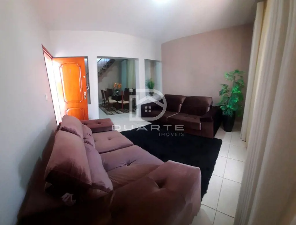 Sobrado a venda no Parque Brasília, com:- 05 quartos, sendo 02 suítes;- Banheiro...