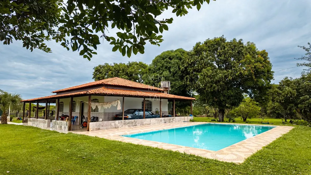 SÍTIO |INFRAESTRUTURA AGRÍCOLA E PECUÁRIA | LAZER COMPLETO Localizado a apenas 4...