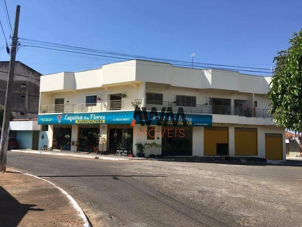 Ponto comercial e apartamentos para renda. Oportunidade!!!São cinco salas comerc...