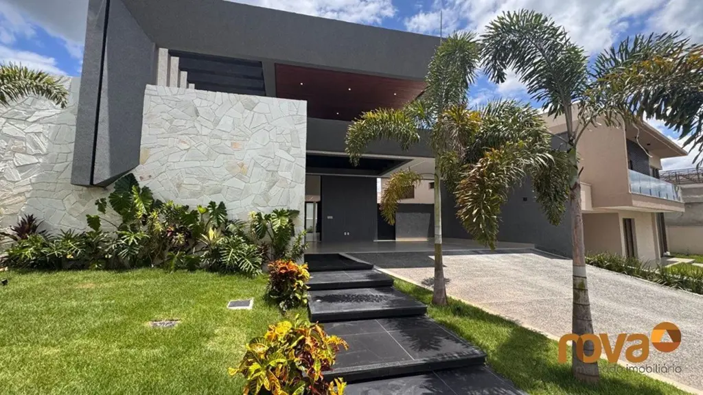 Casa Térrea ,com 3 quartos sendo 3 Suítes Piscina, Completa em Armários, no Cond...