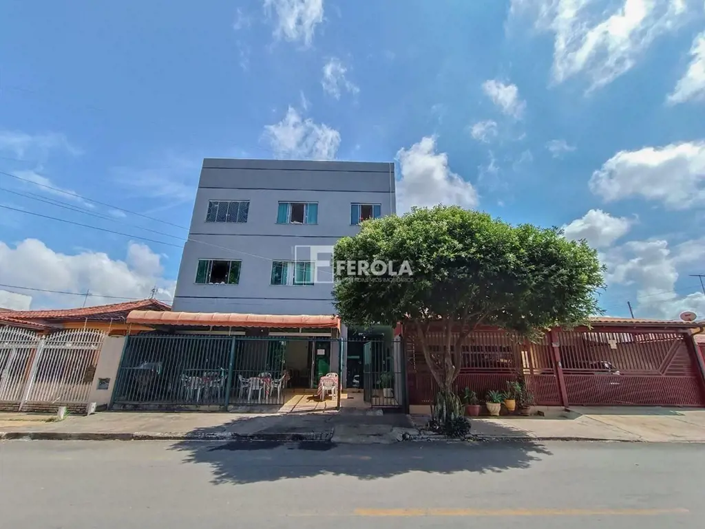 Prédio misto com excelente renda na Qi 10 Rendimento pode dobrar dependendo do s...