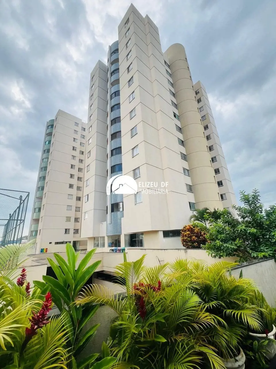 Elizeu Df Imobiliária vende apartamento todo planejado, vazado, nascente, compos...