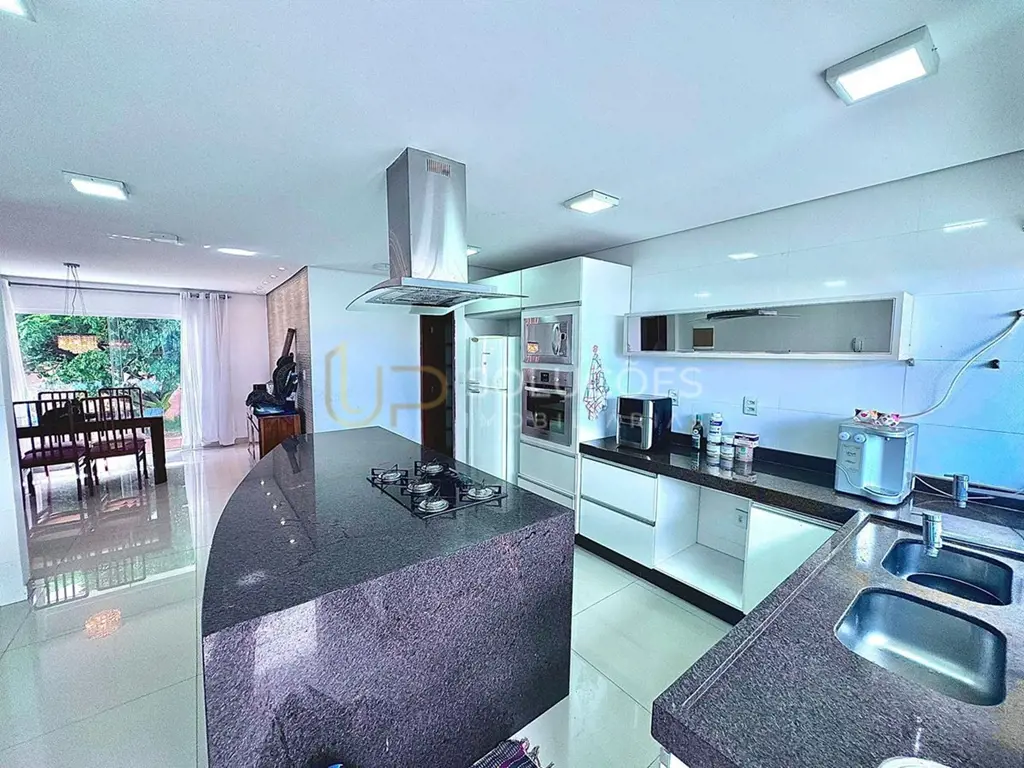 3 Suítes | 4 Vagas | Armários planejados | Laje | Terreno: 530m² | Construção: 2...