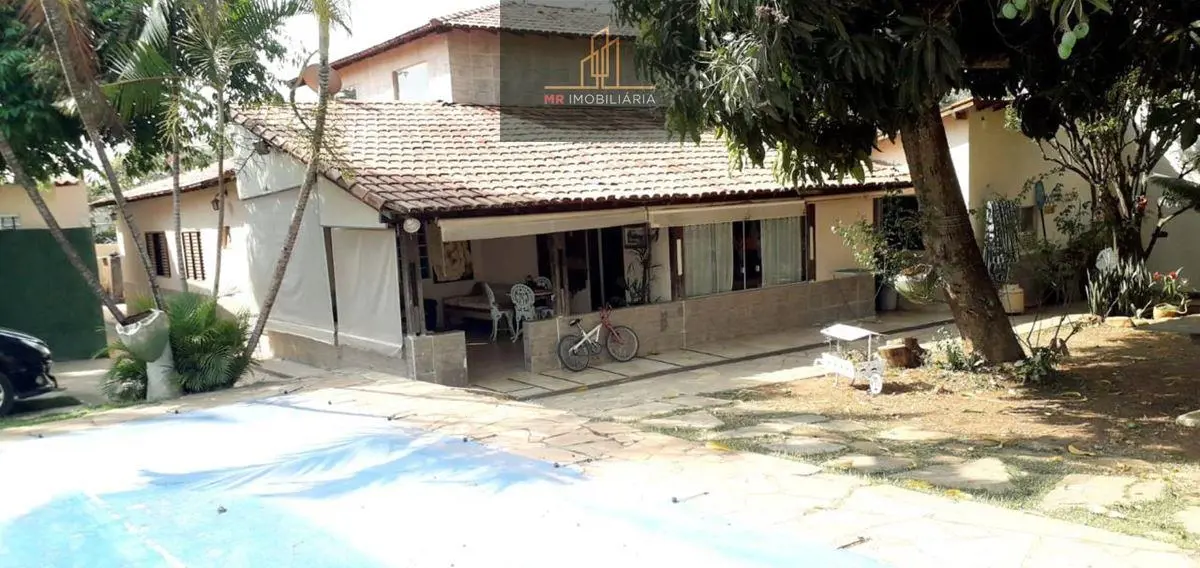 Imóvel em um ótimo condomínio no Jardim Botânico. Fácil acesso e com vários comé...