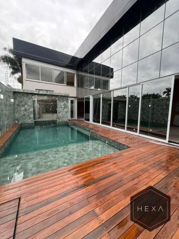 Sobrado de Luxo à Venda Exclusividade e Conforto Fora de Condomínio! Característ...